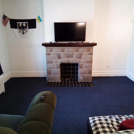 A Cozy Bedroom For You To Relax Pittsburgh Ngoại thất bức ảnh