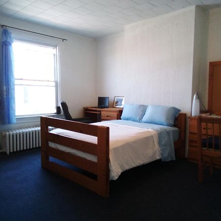 A Cozy Bedroom For You To Relax Pittsburgh Ngoại thất bức ảnh